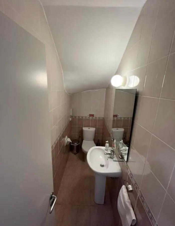 Marias Spacious Aparment Paphos Exterior foto