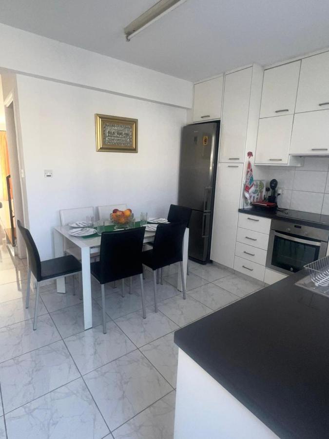 Marias Spacious Aparment Paphos Exterior foto